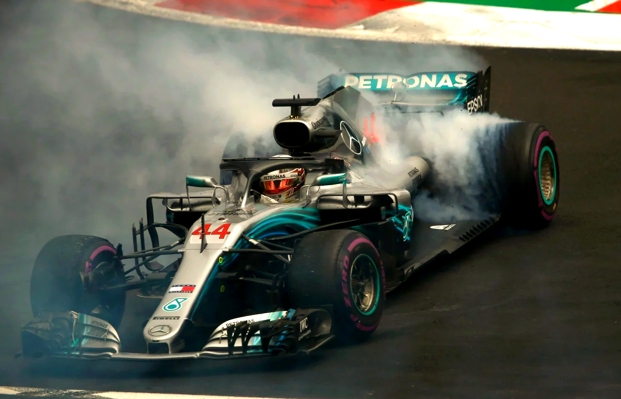 哈斯车队完胜迈凯伦，汉密尔顿状态火热