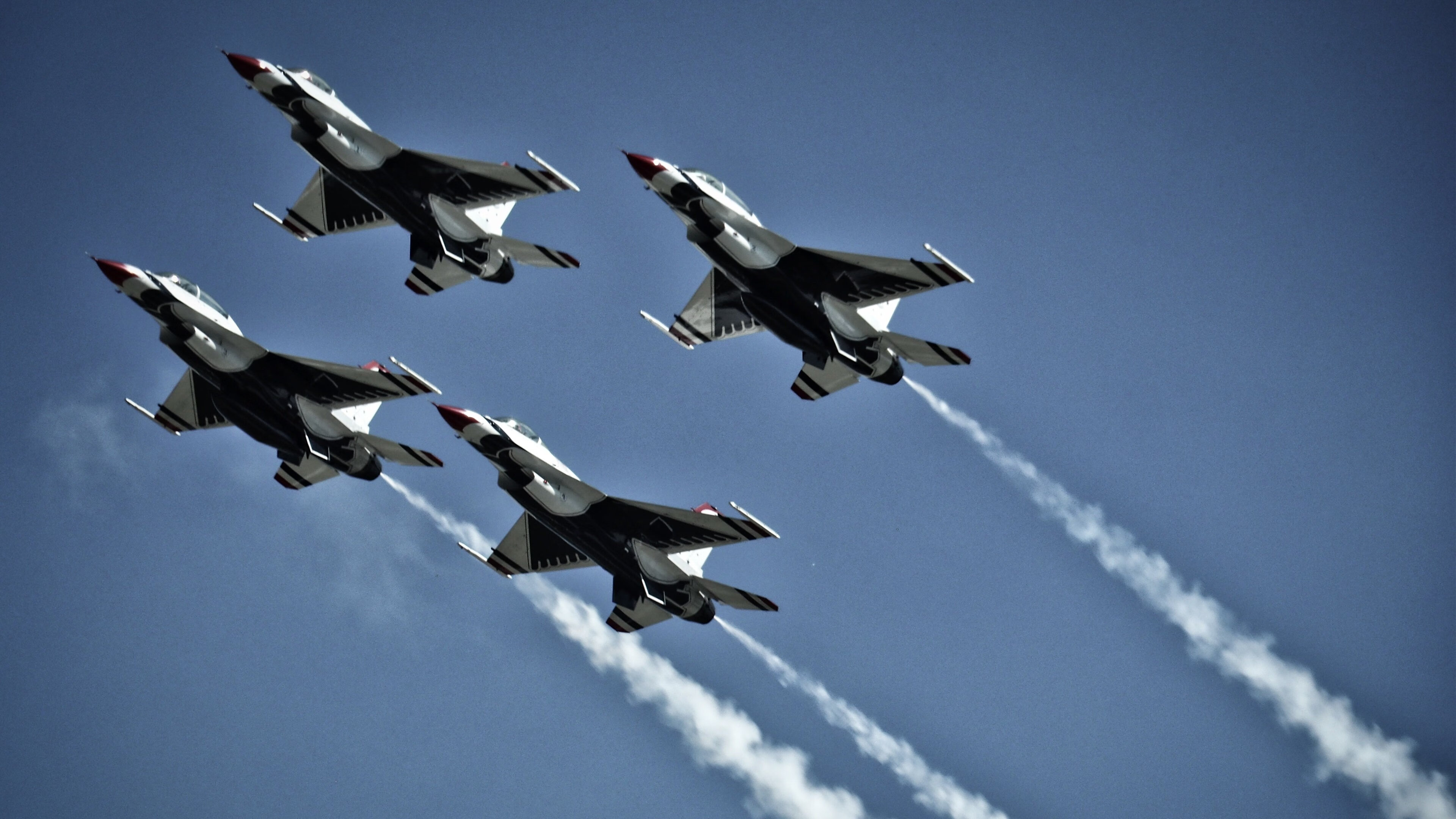 压哨与油门，当篮球战术化作赛道上的红色闪电